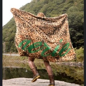 Aerie Fuzzy Blanket, NWT